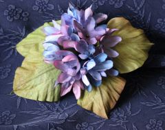Przylaszczki,  kwiat z materiału,  broszka z jedwabiu i lnu / millinary silk flower, brooch, flower made of material