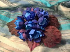 Fiołki z jedwabiu, broszka,  kwiat z materiału,ozdoba / millinary silk flower, brooch, flower made of material