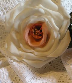 róża, broszka z jedwabiu,  kwiat z materiału,ręcznie robiona, odoba do włosów, kapelusza, flower made of material