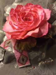 Róża z jedwabiu i bransoletka, Rose silk and bracelet